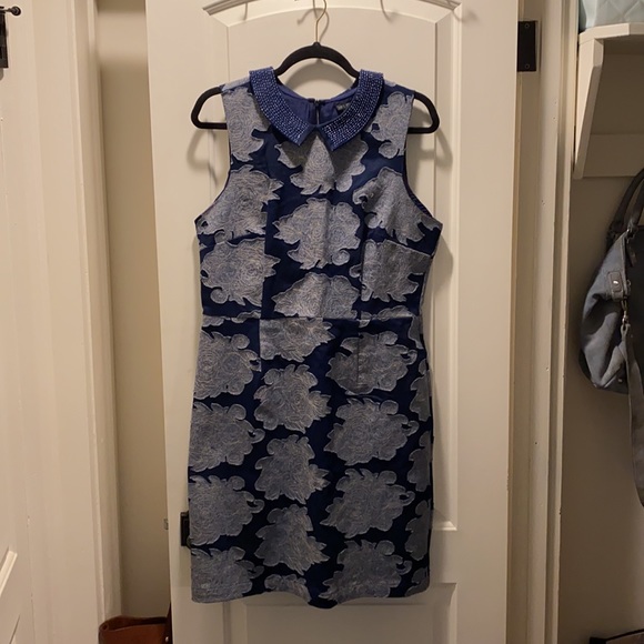 Blue appliqué dress with beaded collar - Picture 7 of 7